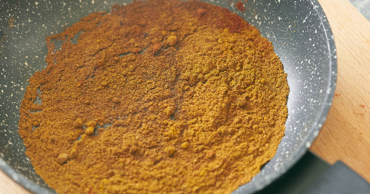 Toasting curry powder