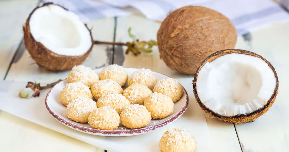 coconut flakes used in baked goods