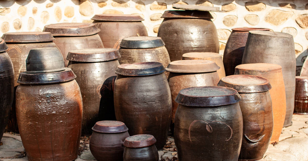 traditional onggi pots